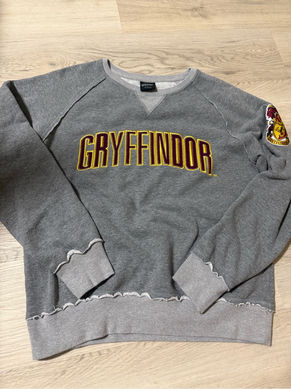 Harry Potter Universal Studios Gryffindor Sweatshirt Heather Grey Women’s Medium
